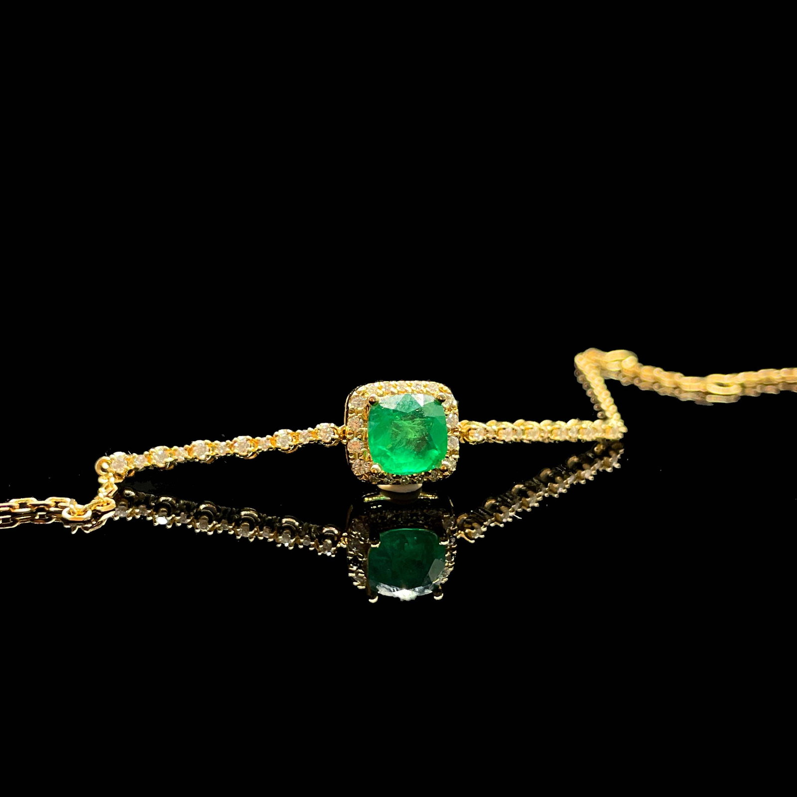 14k Gold 0.69 Ctw Vivid Green Natural Emerald & Diamond Bracelet: Ref:231168354 // gold content:14k gold // main gemstone:emerald // shape:cushion // carat weight:0. 48ct // color:vivid green // treatment:natural // // adjacent gemstone 2 : diamond // shape:round
