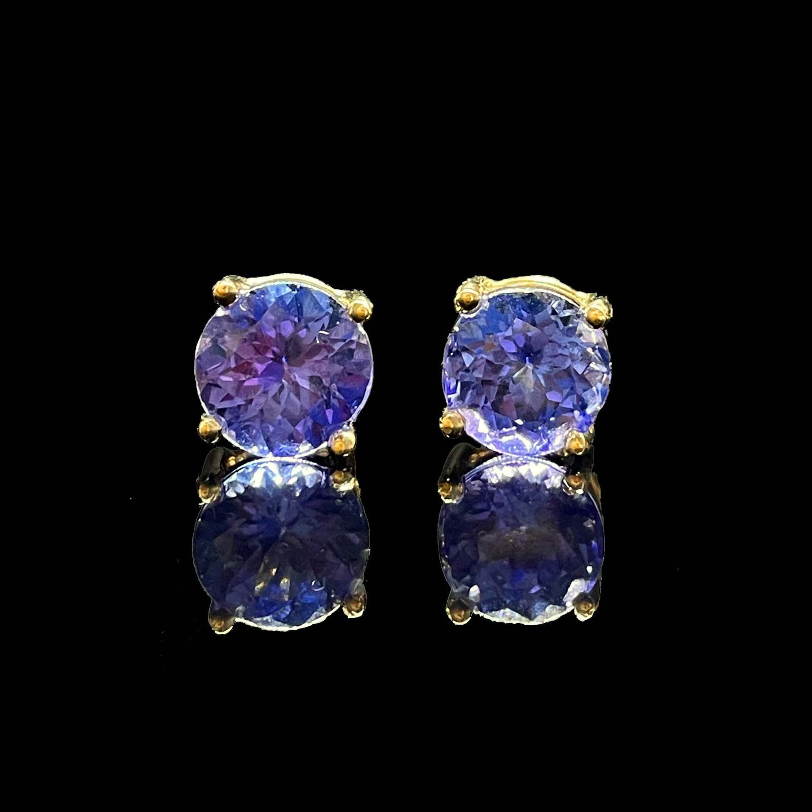 14k Gold 2.34 Ct Natural Tanzanite Earrings: Ref:231168358 // gold content:14k gold // main gemstone:tanzanite // shape:round // carat weight:2. 34ct // color:blue // treatment:natural // cut grade:g // Condition: New Low Estimate: 1100.00 High