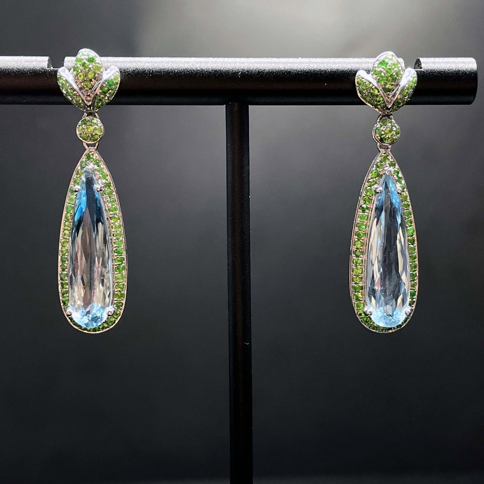 14k Gold 5.9 Ct Natural Aquamarine & Tsavorite Earrings: Ref:231168363 // gold content:14k gold // main gemstone:aquamarine // shape:pear // carat weight:5. 9ct // color:blue // treatment:natural // // adjacent gemstone 2 : tsavorite // shape:round //