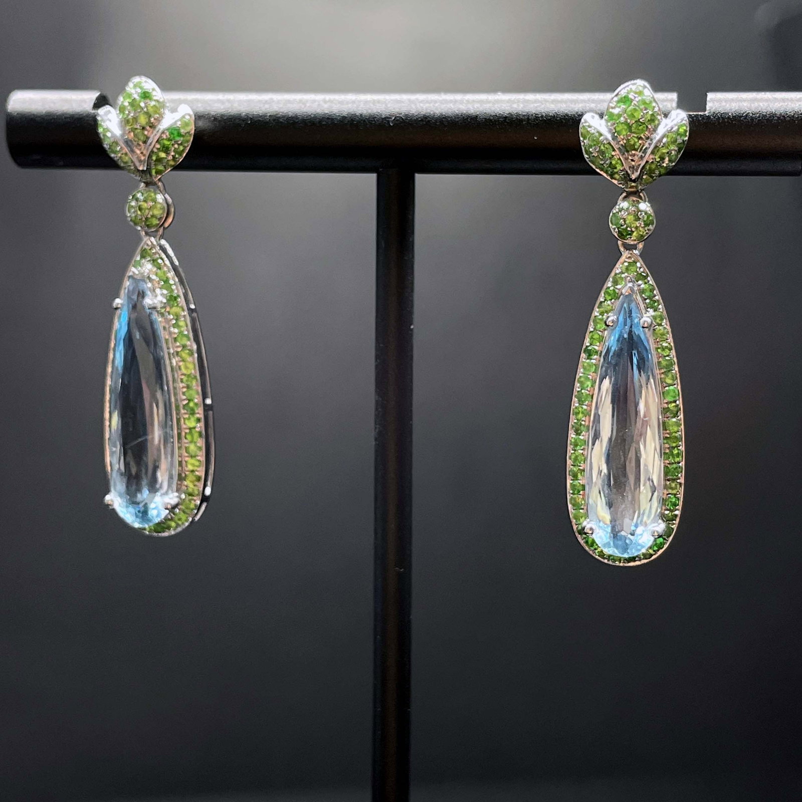 14k Gold 5.9 Ct Natural Aquamarine & Tsavorite Earrings - 3