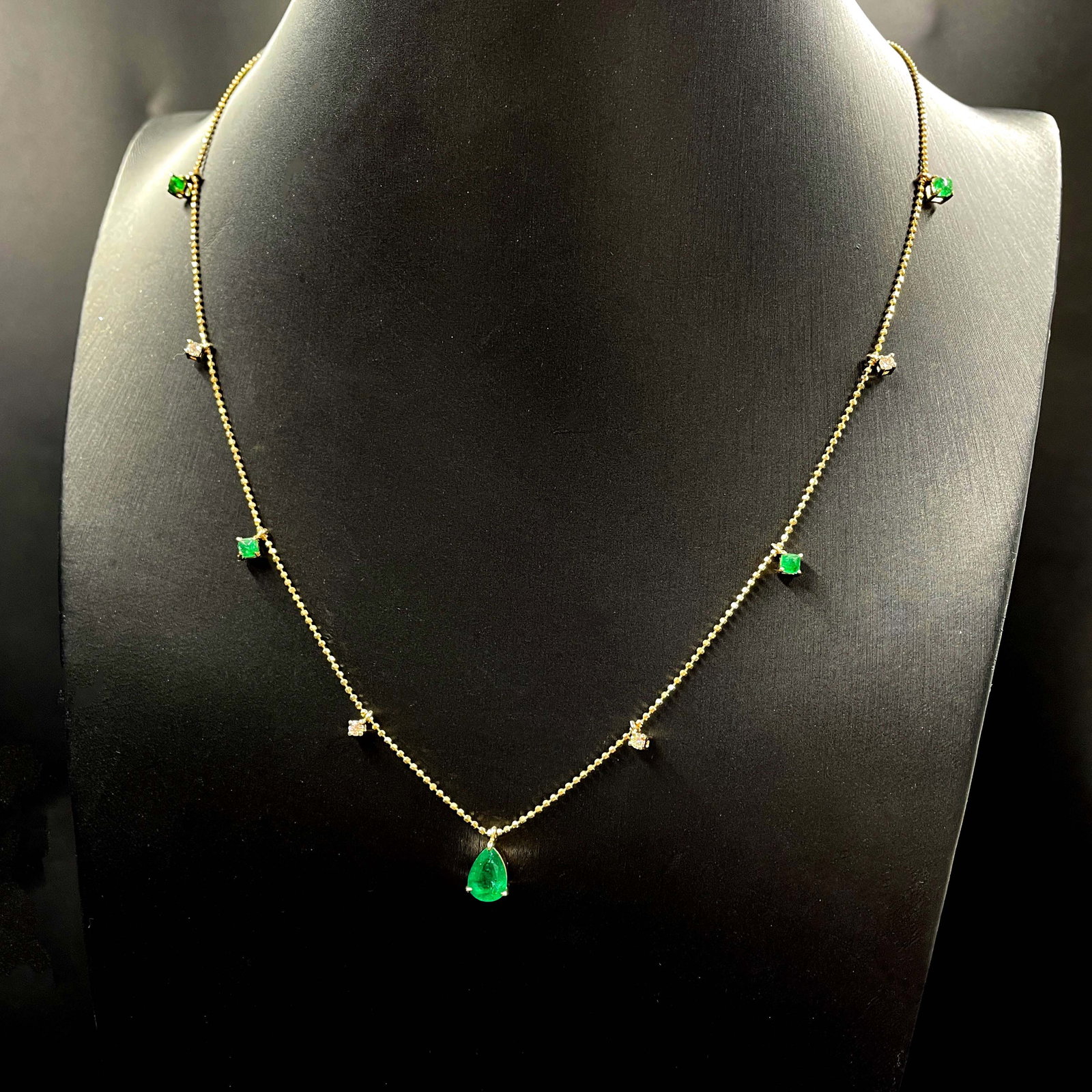 14k Gold 0.78 Ctw Natural Emerald & Diamond Necklace: Ref:231168367 // gold content:14k gold // main gemstone:emerald // shape:pear // carat weight:0. 68ct // color:green // treatment:natural // // adjacent gemstone 2 : diamond // shape:round // carat