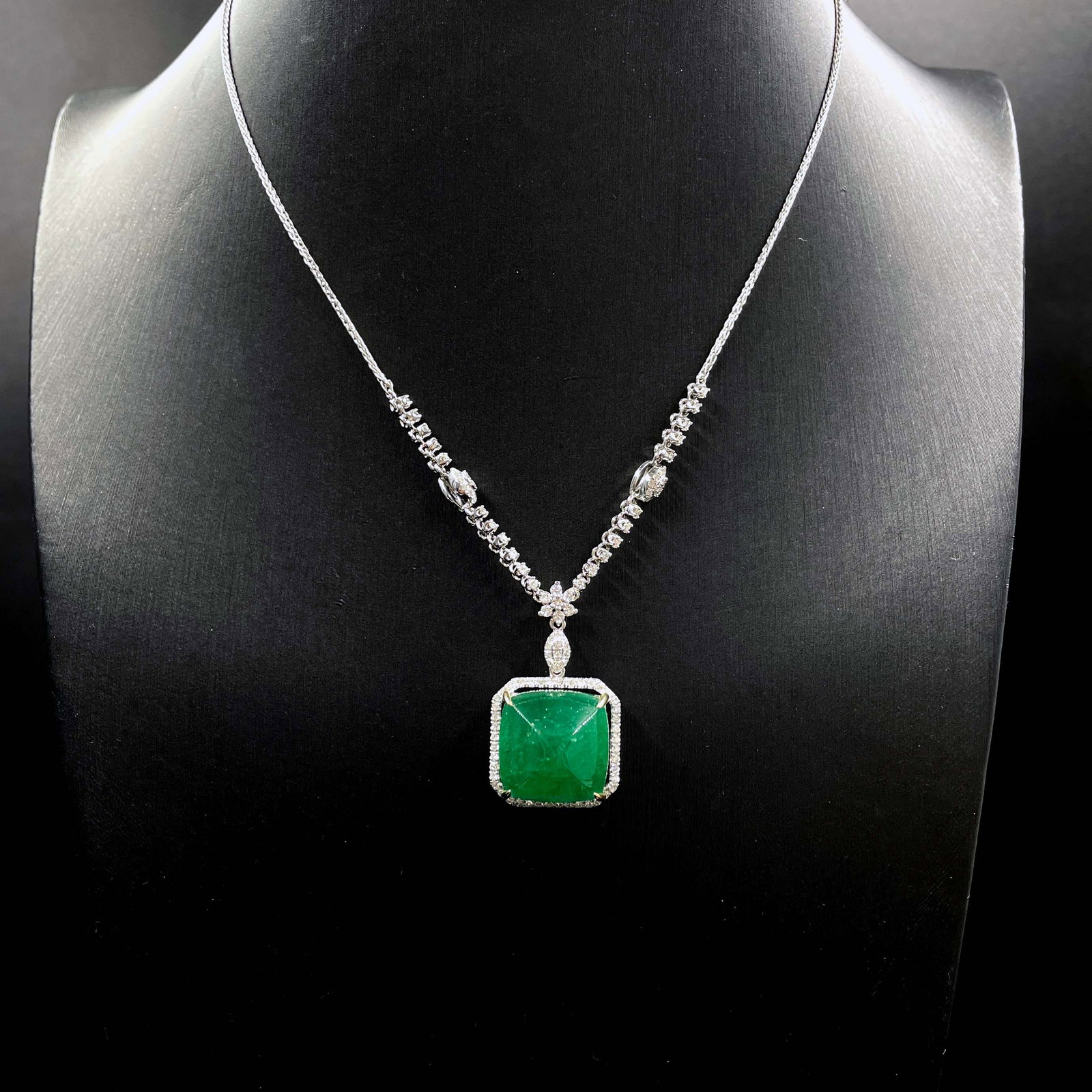 14k Gold 0.78 Ctw Natural Emerald & Diamond Necklace: Ref:231168367 // gold content:14k gold // main gemstone:emerald // shape:pear // carat weight:0. 68ct // color:green // treatment:natural // // adjacent gemstone 2 : diamond // shape:round // carat