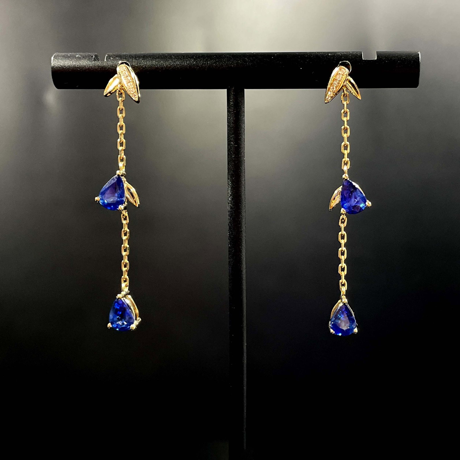 14k Gold 2.2 Ct Natural Sapphire & Diamond Earrings: Ref:231168369 // gold content:14k gold // main gemstone:sapphire // shape:pear // carat weight:2. 2ct // color:blue // treatment:natural // // adjacent gemstone 2 : diamond // shape:round // clarity g