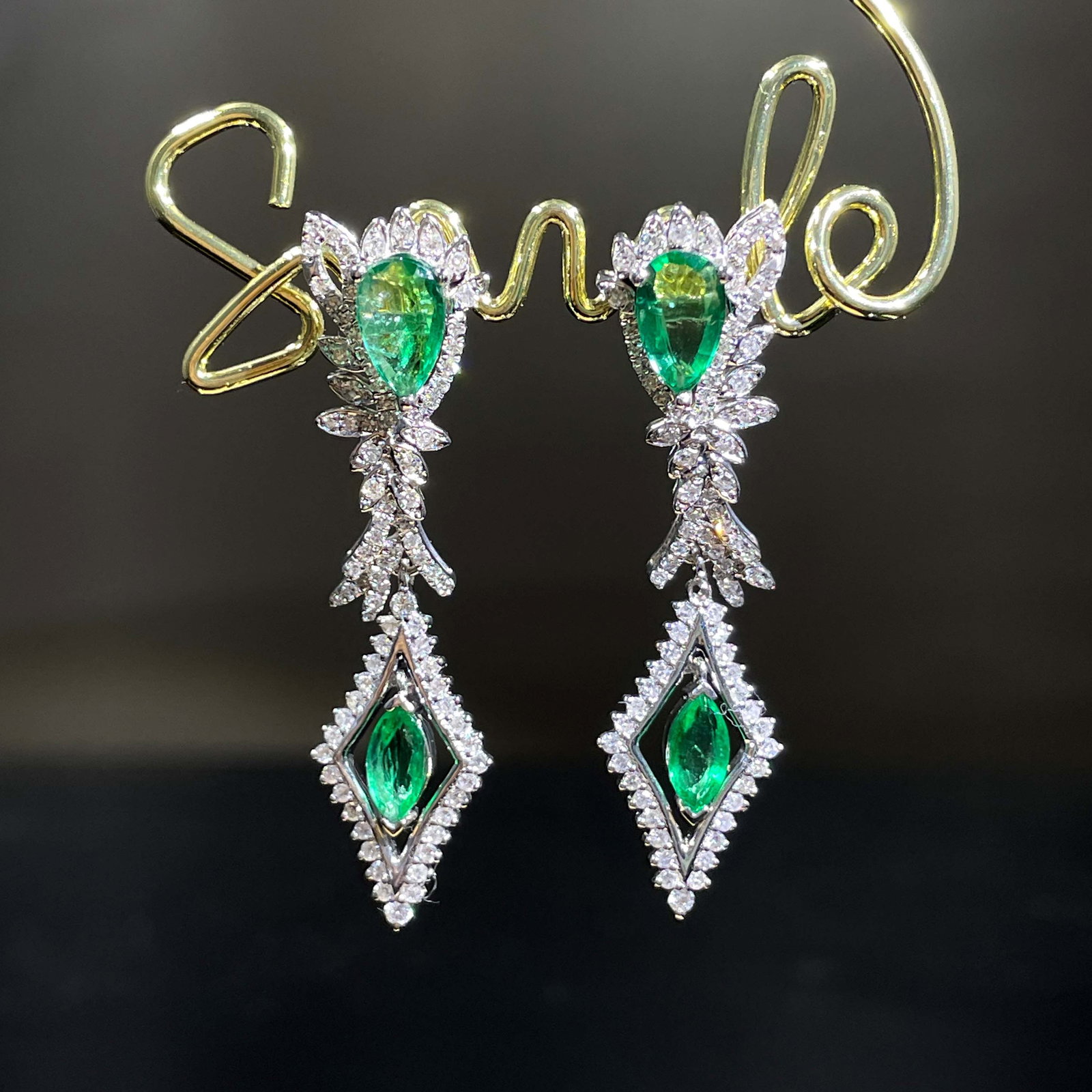 14k Gold 2.02 Ctw Natural Emerald & Diamond Earrings: Ref:231168376 // gold content:14k gold // main gemstone:emerald // shape:multiple // carat weight:1. 18ct // color:green // treatment:natural // // adjacent gemstone 2 : diamond // shape:round //