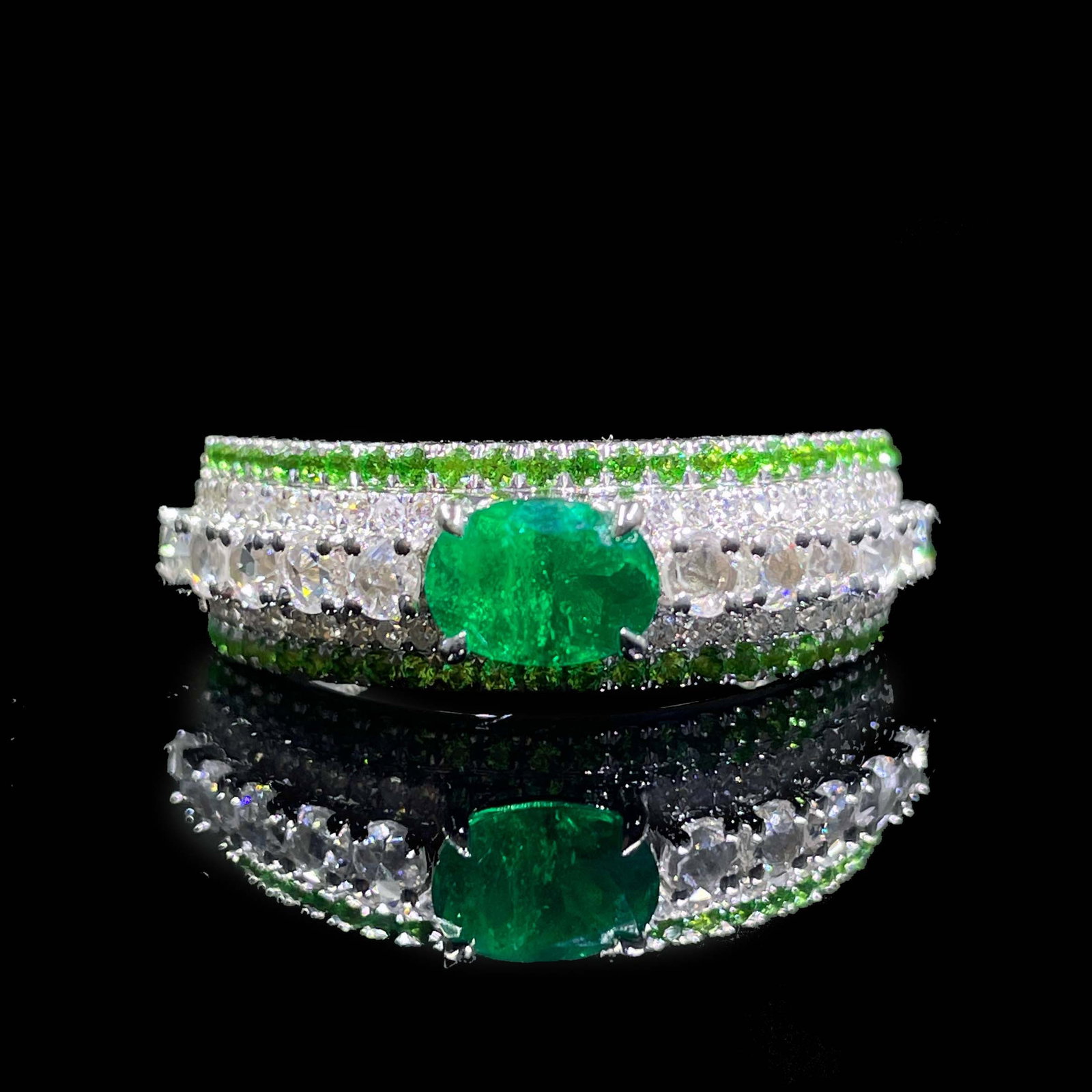 14k Gold 1.18 Ctw Vivid Green Natural Emerald & Diamond Ring: Ref:231168378 // gold content:14k gold // ring size:7. 25us // // main gemstone:emerald // shape:oval // carat weight:0. 6ct // color:vivid green // treatment:natural // // adjacent gemstone 2 : diamo