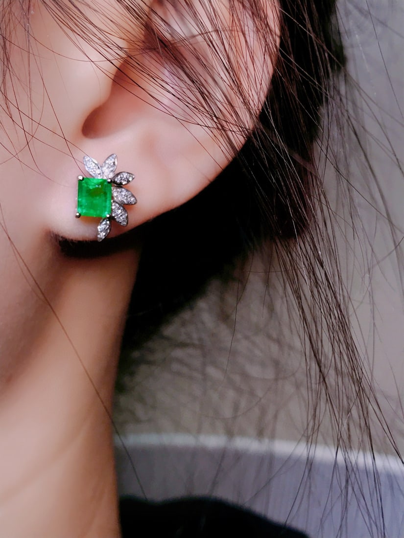 14k Gold 1.80 Ctw Vivid Green Natural Emerald & Diamond Earrings - 5