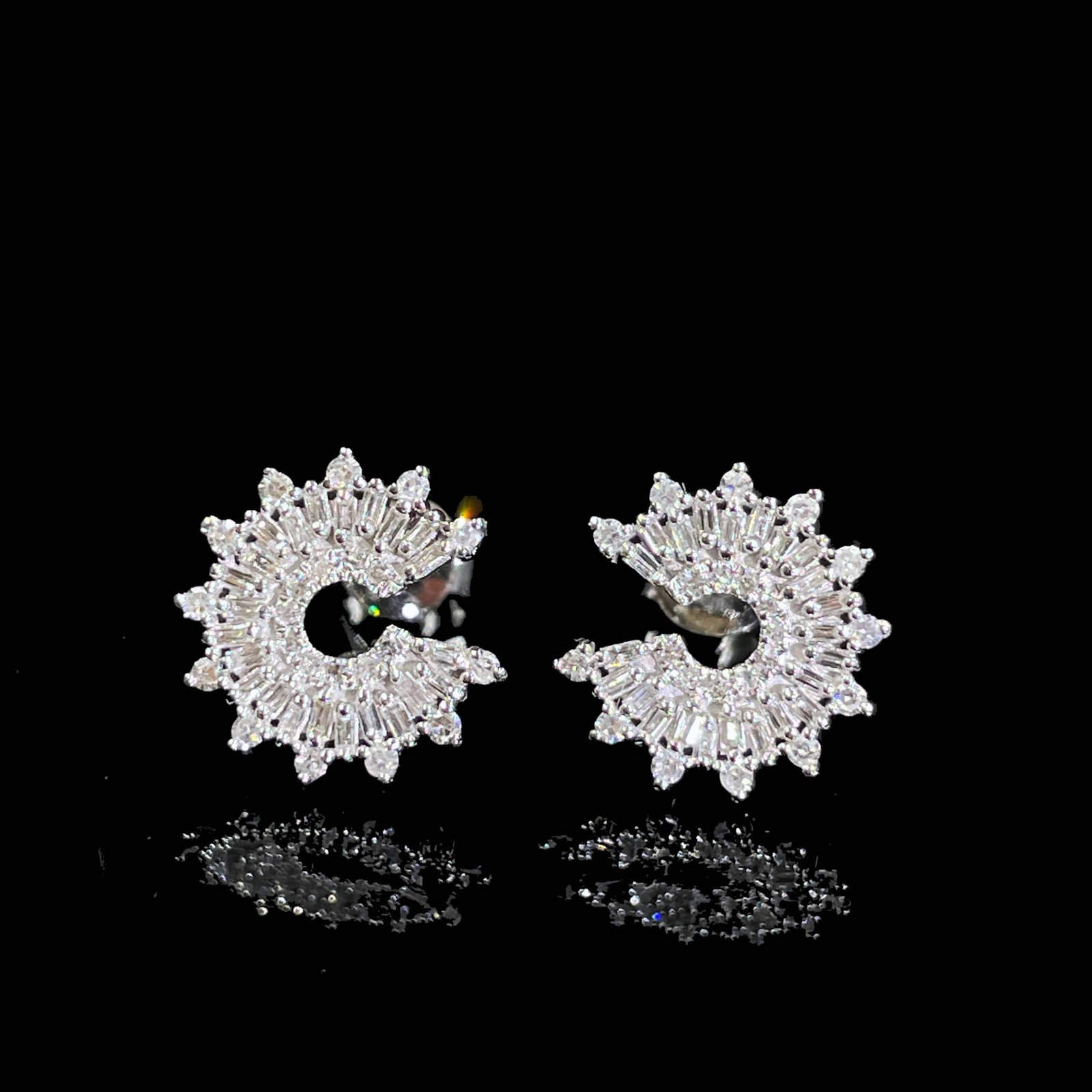 14k Gold 0.52 Ct Natural H Diamond Earrings: Ref:231168382 // gold content:14k gold // main gemstone:diamond // shape:multiple // carat weight:0. 52ct // clarity grade:vs-si // color:h // treatment:natural // Condition: New Low Estimate: