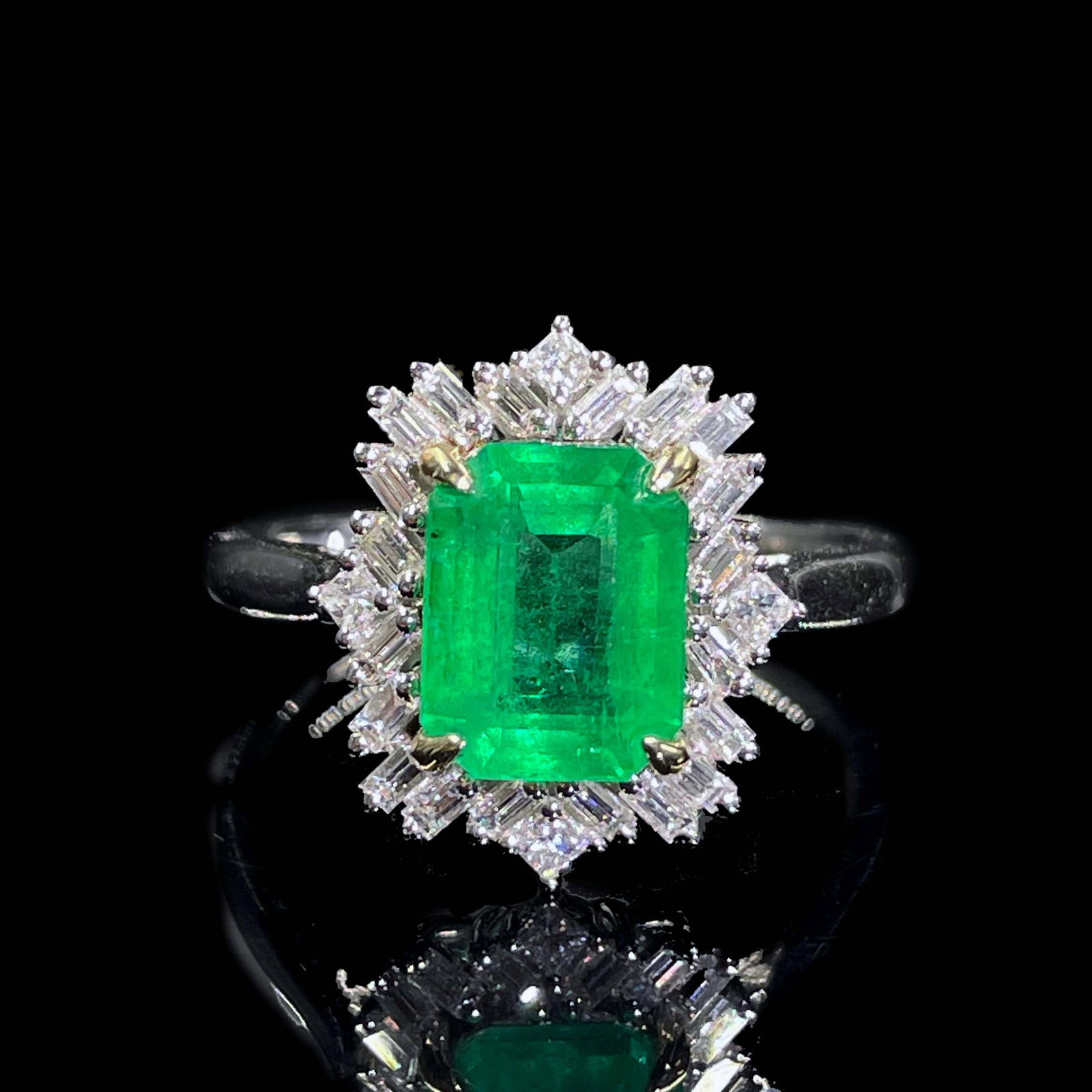 14k Gold 2.60 Ctw Vivid Green Natural Emerald & Diamond Ring - 4
