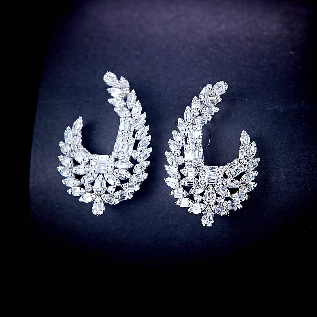 14k Gold 1.04 Ct Natural H Diamond Earrings: Ref:231168402 // gold content:14k gold // main gemstone:diamond // shape:multiple // carat weight:1. 04ct // clarity grade:vs-si // color:h // treatment:natural // Condition: New Low Estimate: 3700.00