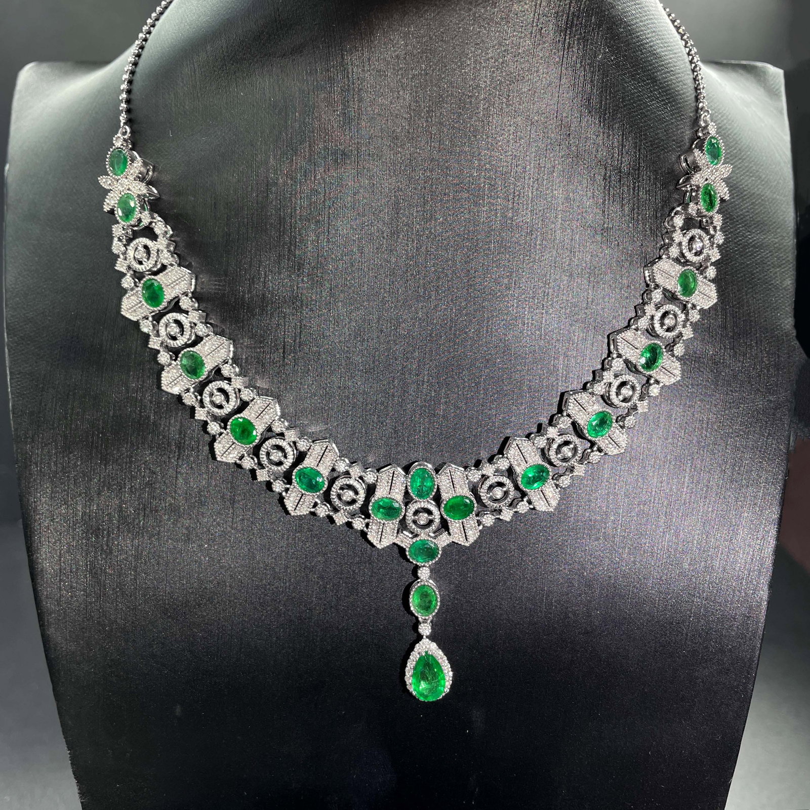 14k Gold 7.06 Ctw Vivid Green Natural Emerald & Diamond Necklace (1 of 8)