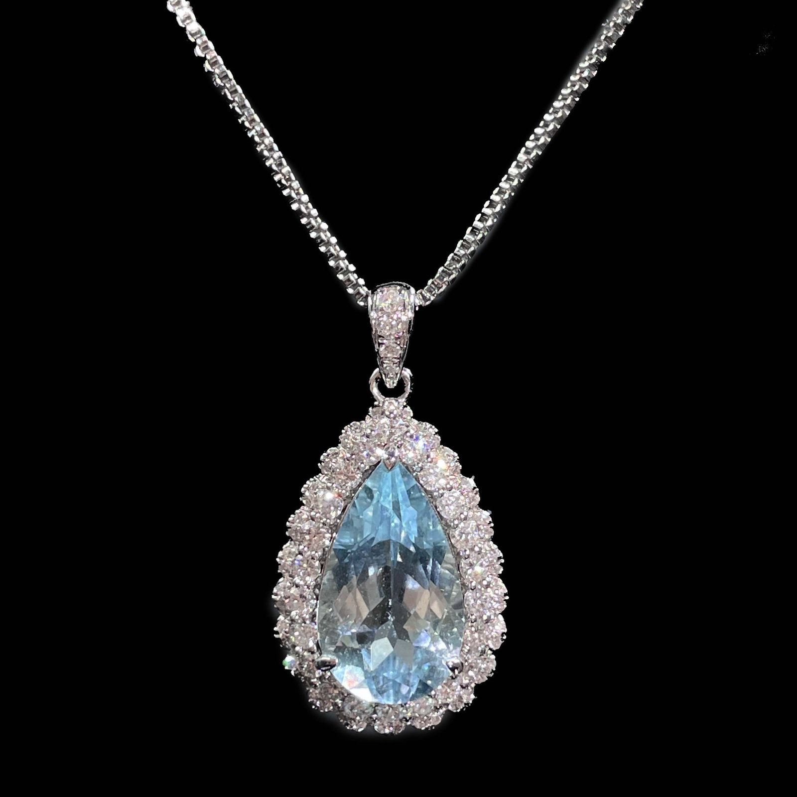 14k Gold 3.36 Ctw Natural Aquamarine & Diamond Pendant( Without Chain ): Ref:231168409 // gold content:14k gold // main gemstone:aquamarine // shape:pear // carat weight:2. 7ct // color:santa maria color // treatment:natural // // adjacent gemstone 2 : diamond //