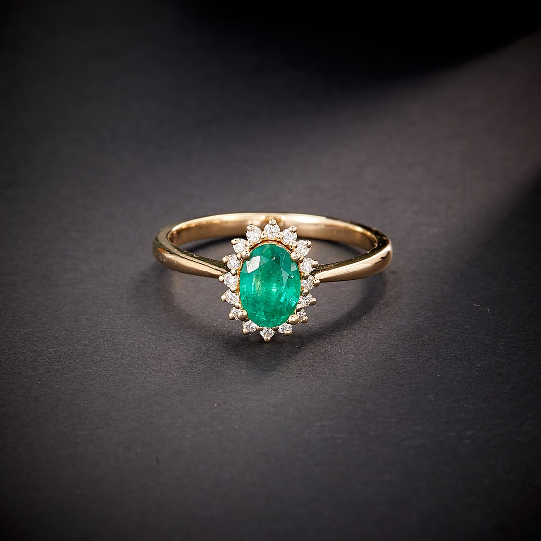14k Gold 0.94 Ctw Natural Emerald & Diamond Ring: Ref:231168415 // gold content:14k gold // ring size:7. 25us // // main gemstone:emerald // shape:oval // carat weight:0. 78ct // color:green // treatment:natural // // adjacent gemstone 2 : diamond //