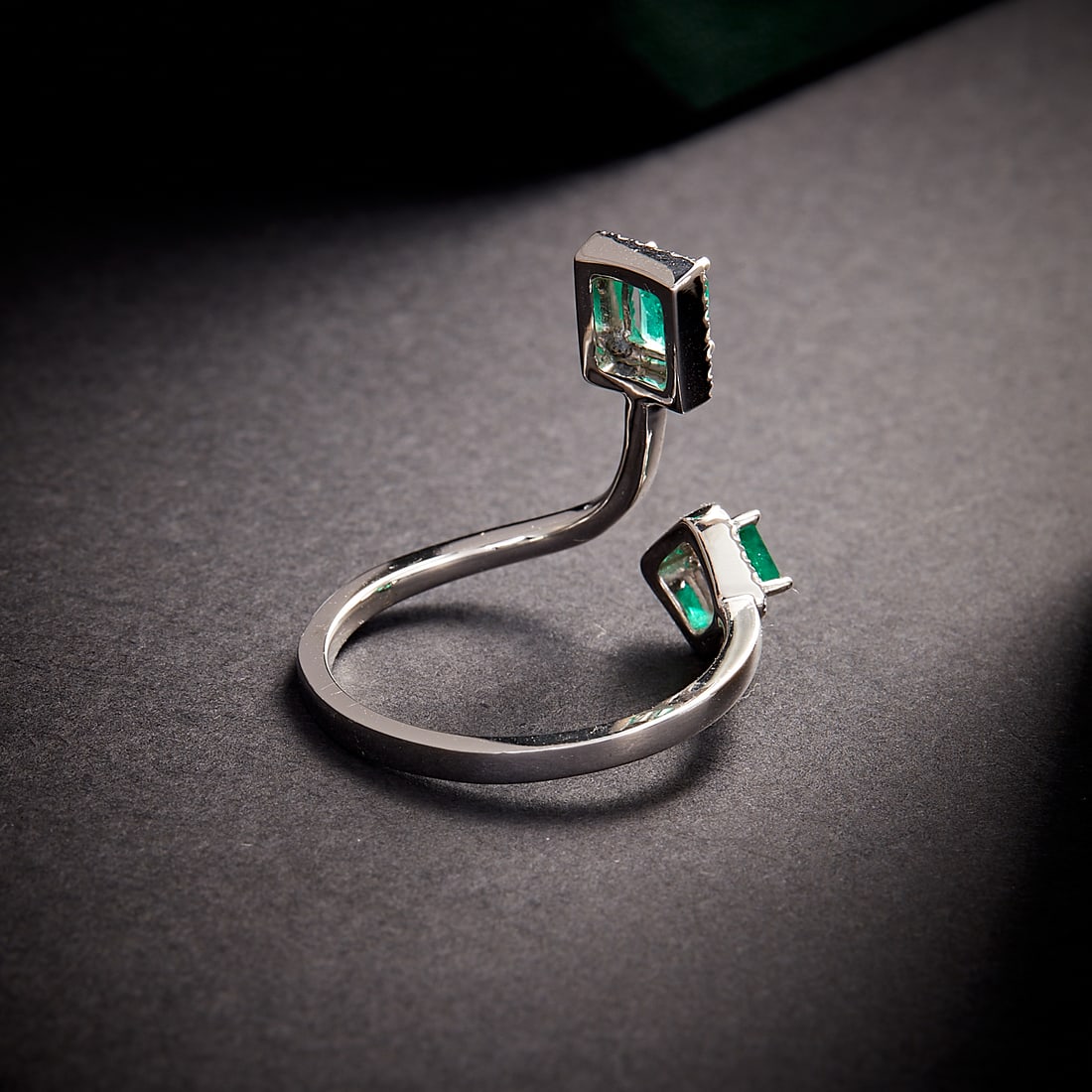 14k Gold 0.70 Ctw Natural Emerald & Diamond Ring - 3
