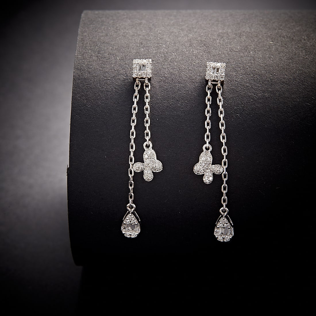 14k Gold 0.36 Ct Natural H Diamond Earrings: Ref:231168423 // gold content:14k gold // main gemstone:diamond // shape:multiple // carat weight:0. 36ct // clarity grade:vs-si // color:h // treatment:natural // Condition: New Low Estimate: 2400.00