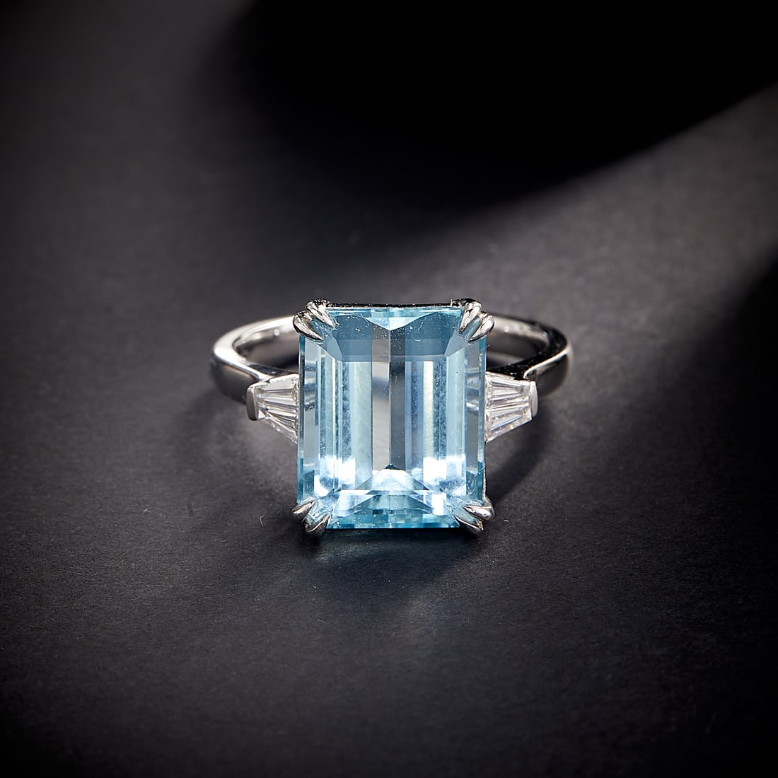 14k Gold 5.36 Ctw Natural Aquamarine & Diamond Ring: Ref:231168425 // gold content:14k gold // ring size:7. 25us // // main gemstone:aquamarine // shape:octagonal // carat weight:5. 2ct // color:blue // treatment:natural // // adjacent gemstone 2 :