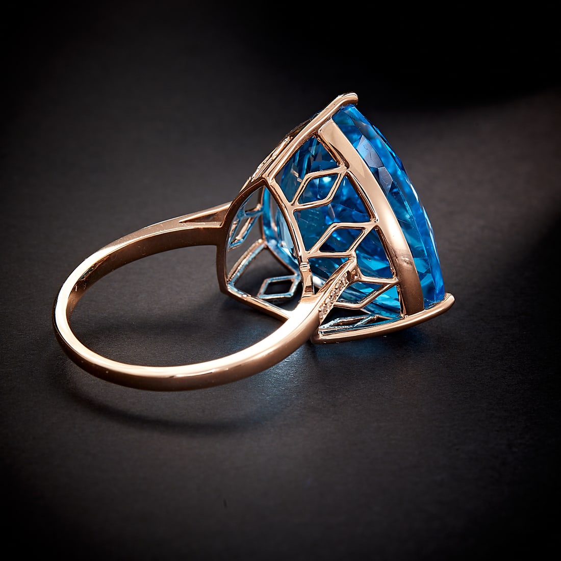 14k Gold 29 Ct Natural Topaz & Diamond Ring - 4