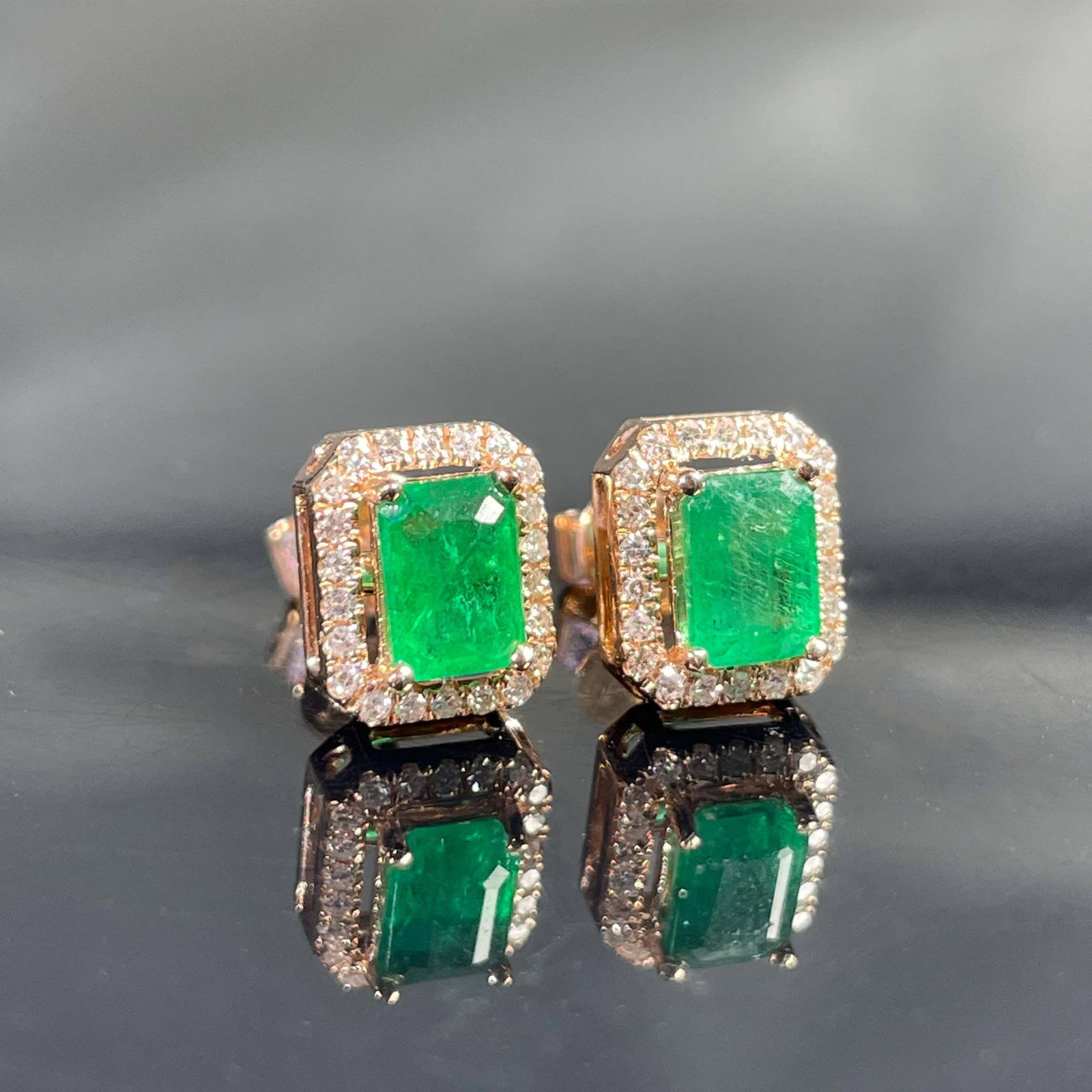 14k Gold 0.94 Ctw Natural Emerald & Diamond Earrings - 2