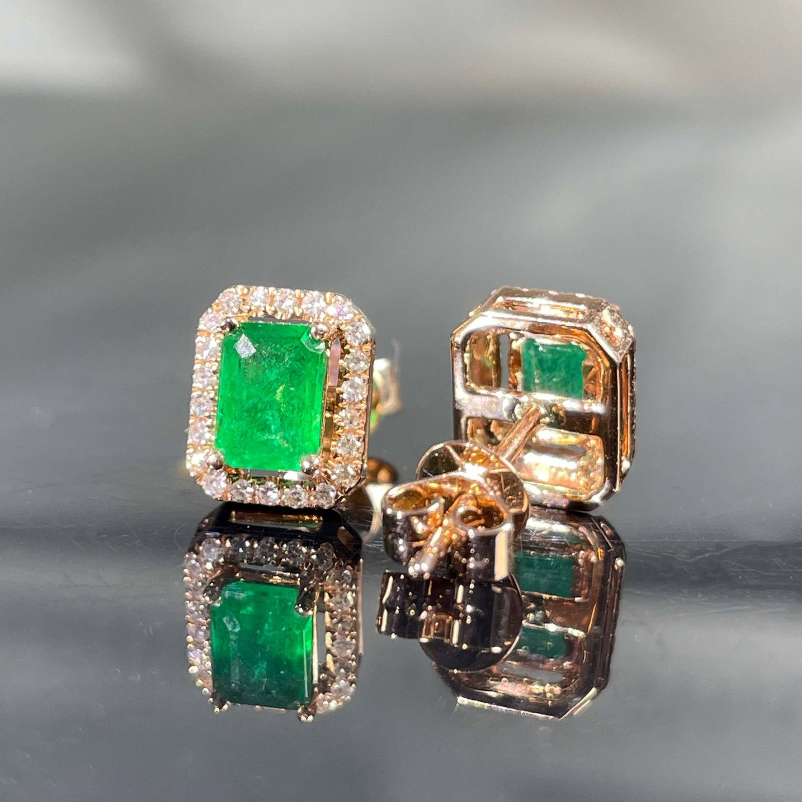 14k Gold 0.94 Ctw Natural Emerald & Diamond Earrings - 3