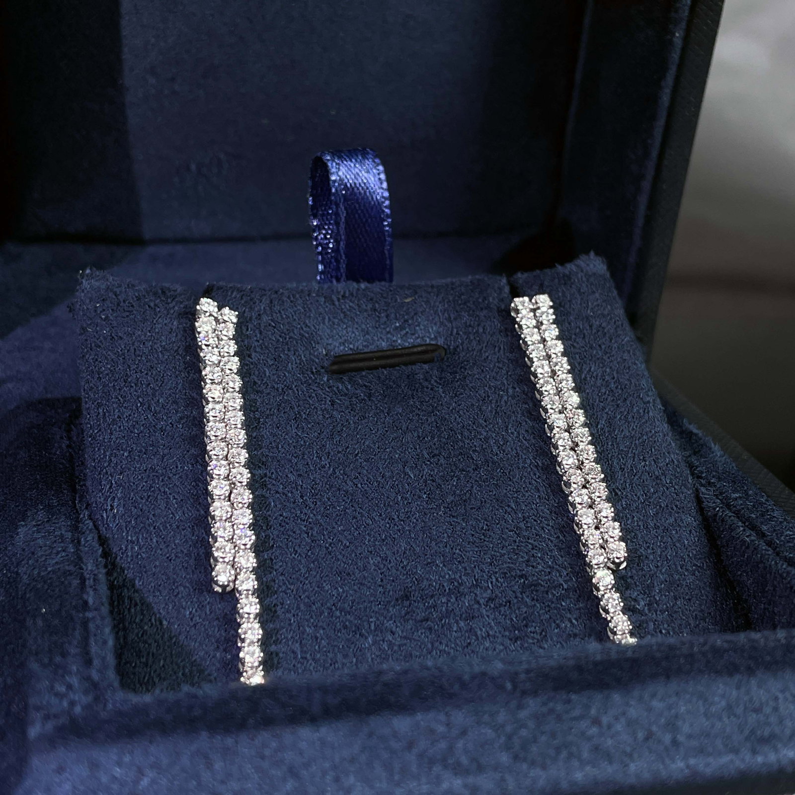 14k Gold 1.12 Ct Natural H Diamond Earrings: Ref:231168433 // gold content:14k gold // main gemstone:diamond // shape:round // carat weight:1. 12ct // clarity grade:vs-si // color:h // treatment:natural // cut grade:g // Condition: New Low