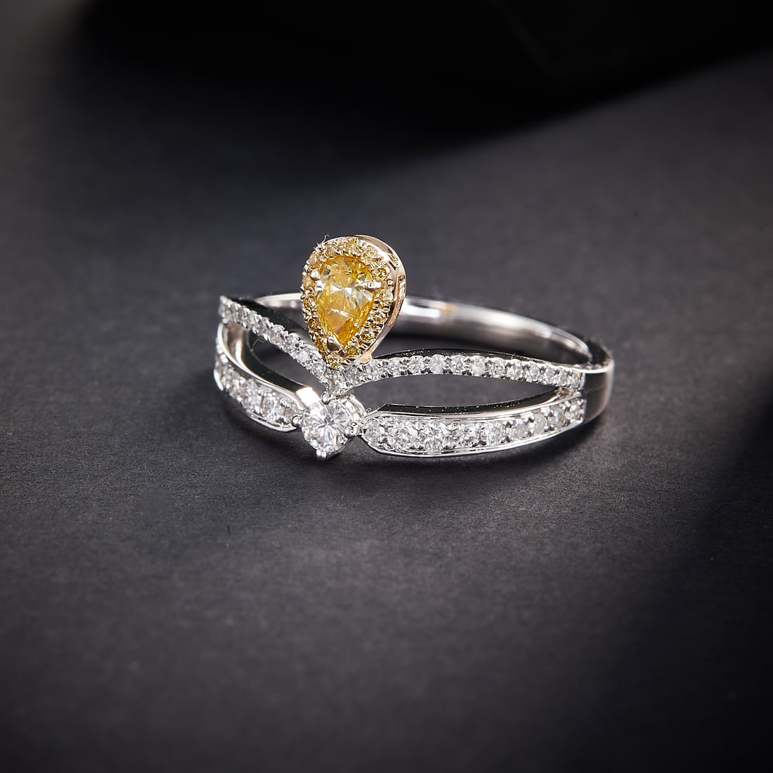 14k Gold 0.60 Ctw Natural Yellow Diamond & Diamond Ring - 2