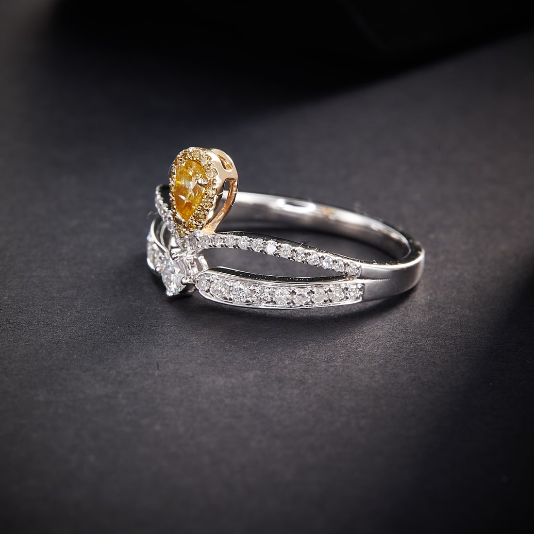 14k Gold 0.60 Ctw Natural Yellow Diamond & Diamond Ring - 3