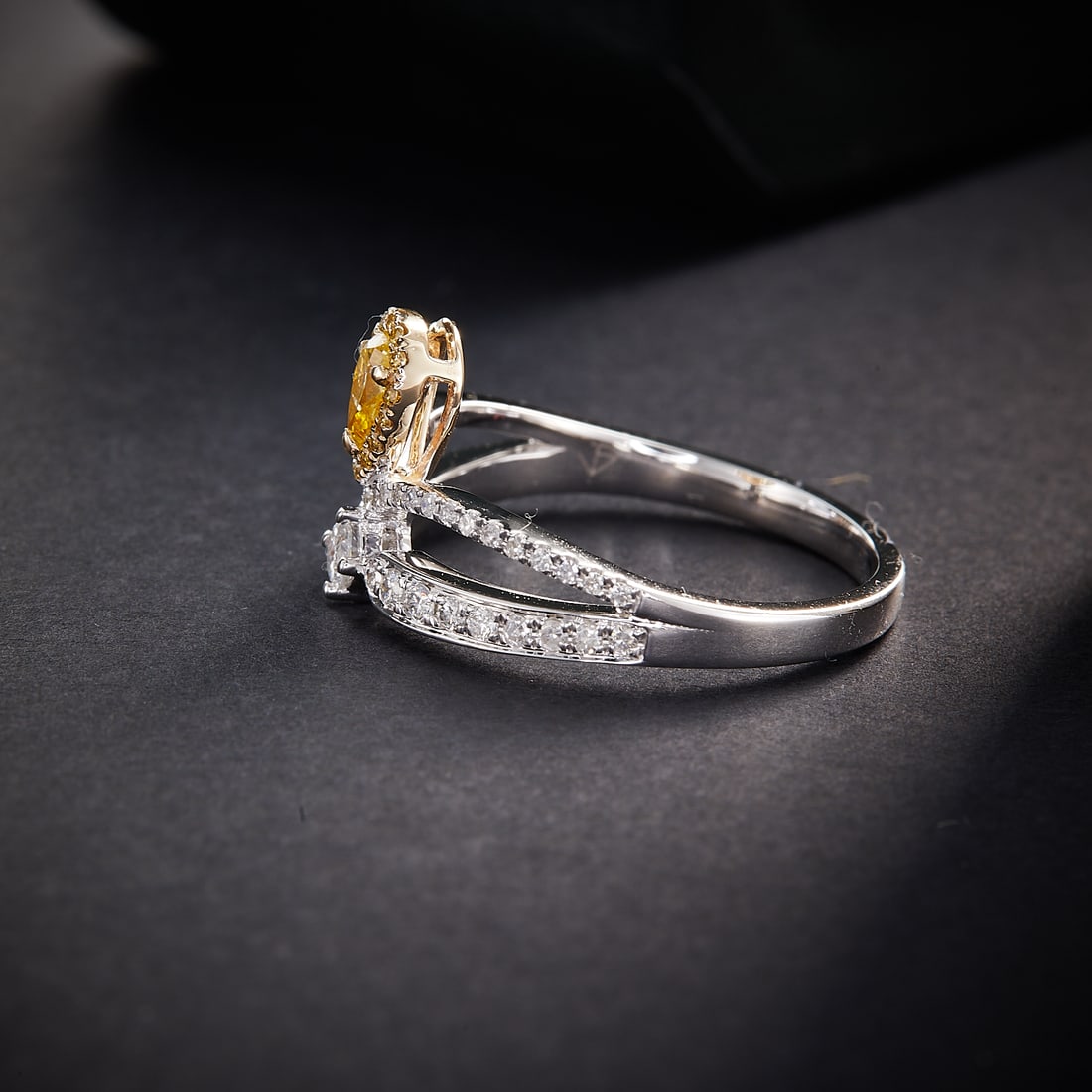 14k Gold 0.60 Ctw Natural Yellow Diamond & Diamond Ring - 4