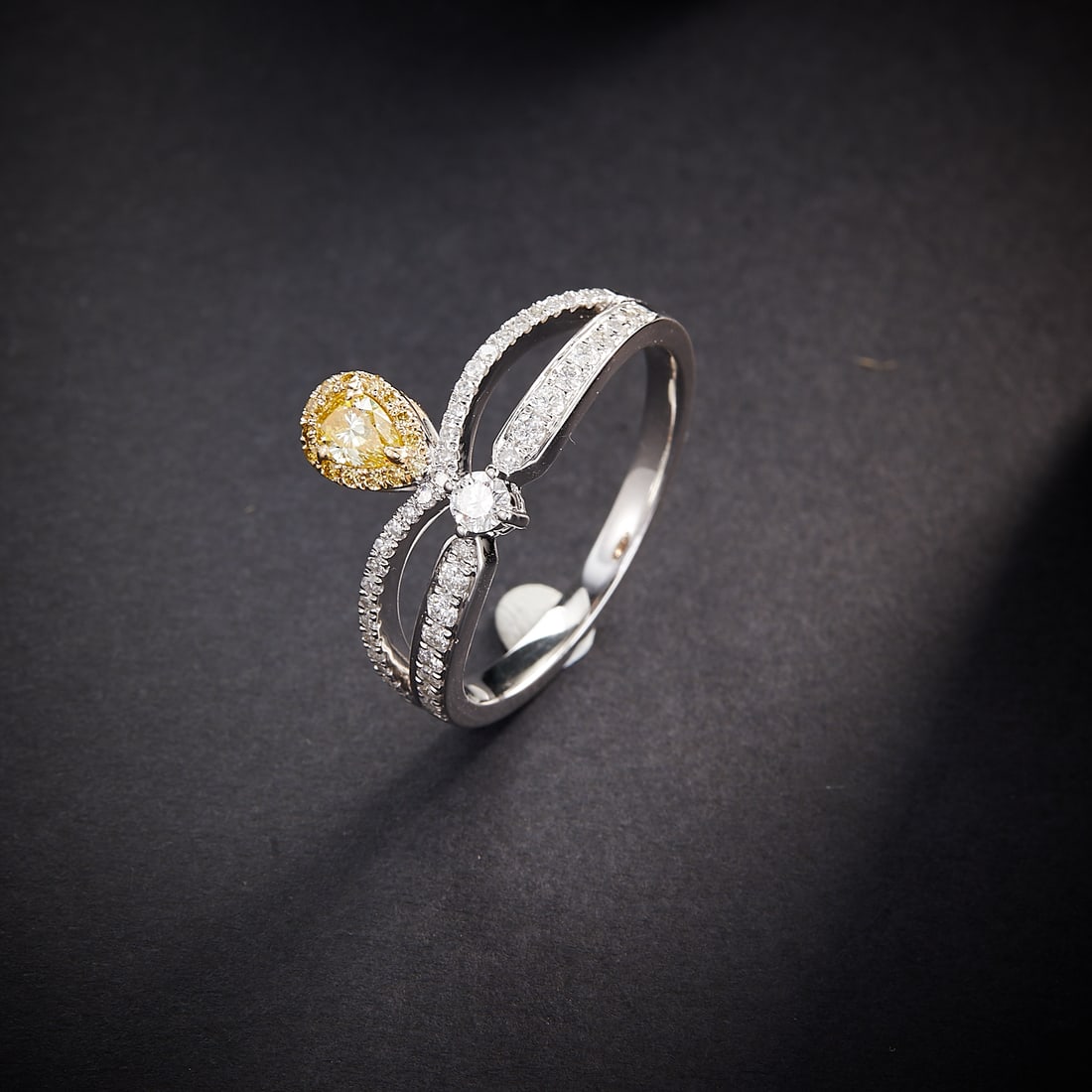 14k Gold 0.60 Ctw Natural Yellow Diamond & Diamond Ring - 6