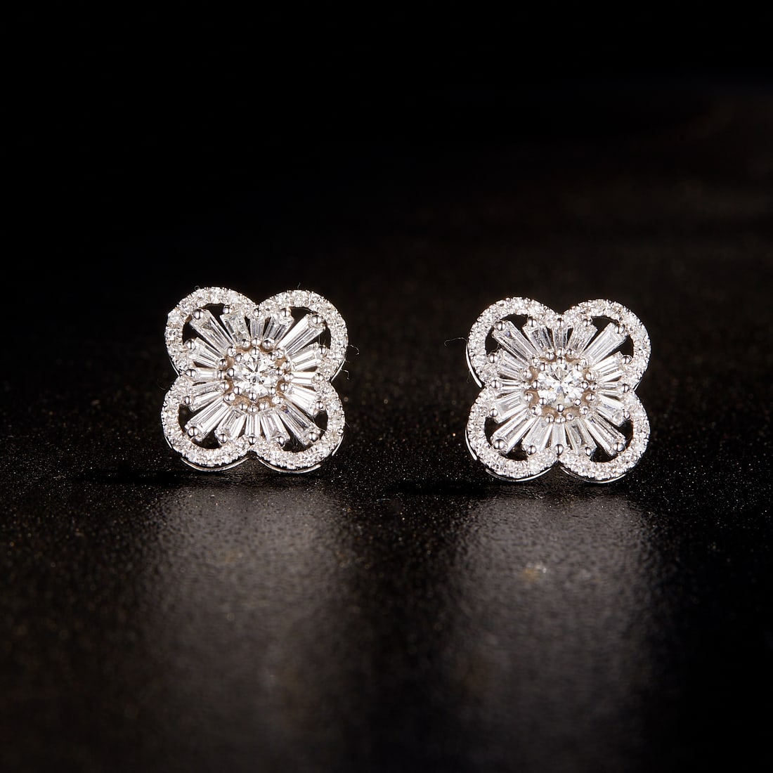 14k Gold 0.72 Ct Natural H Diamond Earrings: Ref:231168446 // gold content:14k gold // main gemstone:diamond // shape:multiple // carat weight:0. 72ct // clarity grade:vs-si // color:h // treatment:natural // Condition: New Low Estimate: