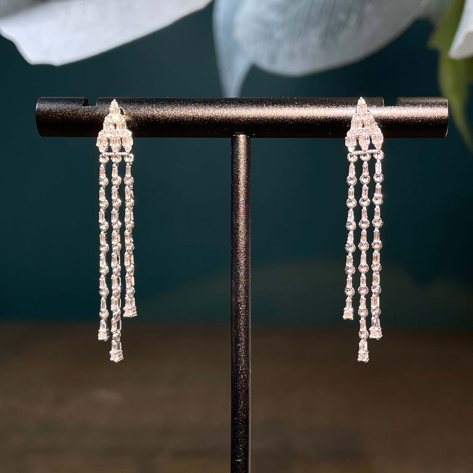 14k Gold 0.58 Ct Natural H Diamond Earrings: Ref:231168449 // gold content:14k gold // main gemstone:diamond // shape:multiple // carat weight:0. 58ct // clarity grade:vs-si // color:h // treatment:natural // Condition: New Low Estimate: 1800.00