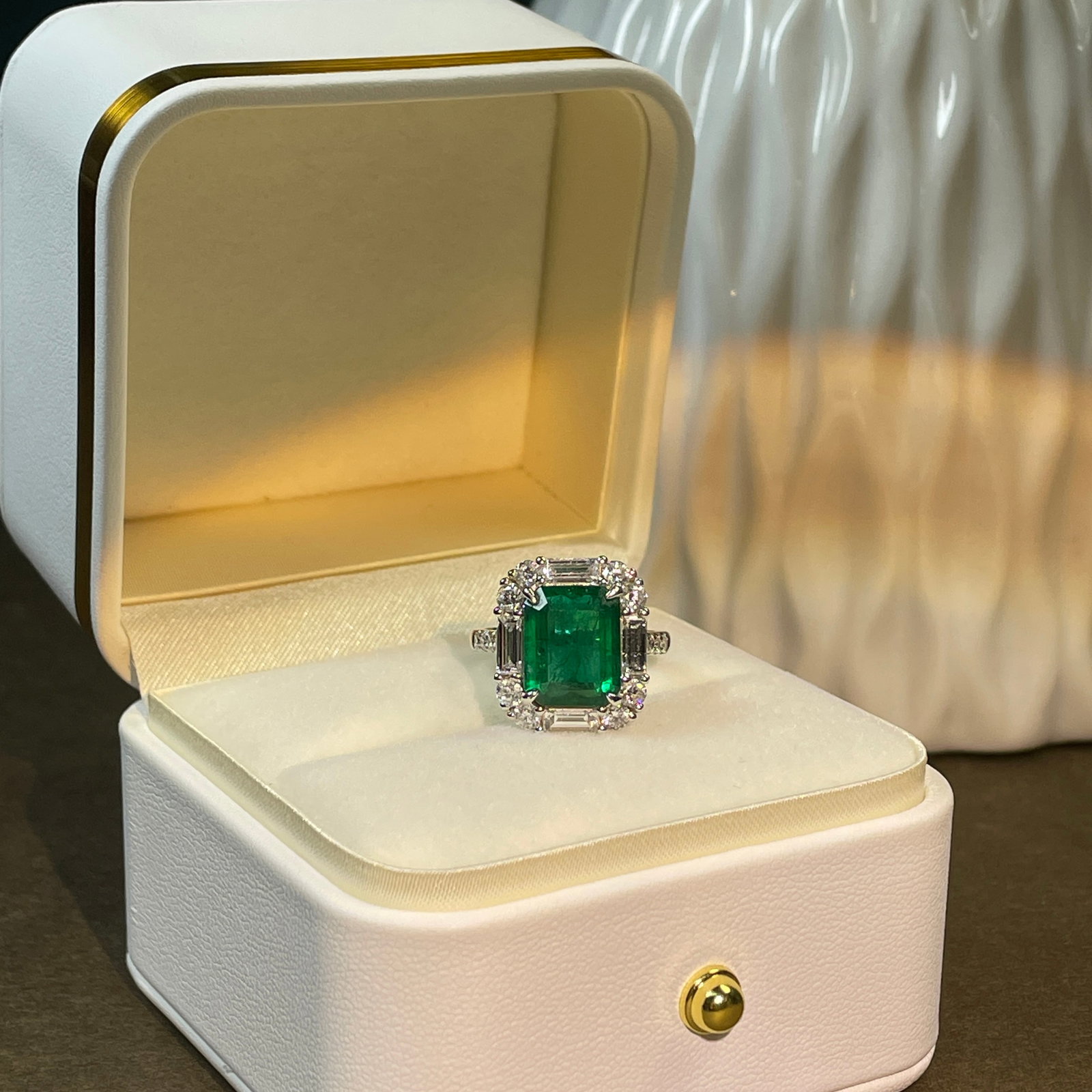 14k Gold 5.2 Ctw Vivid Green Natural Emerald & Diamond Ring - 5