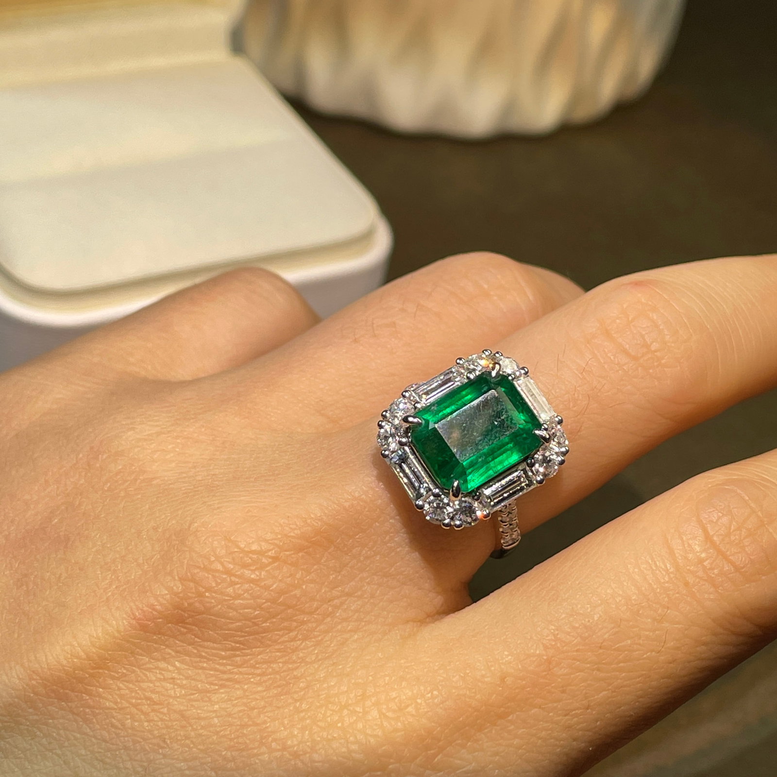 14k Gold 5.2 Ctw Vivid Green Natural Emerald & Diamond Ring - 6
