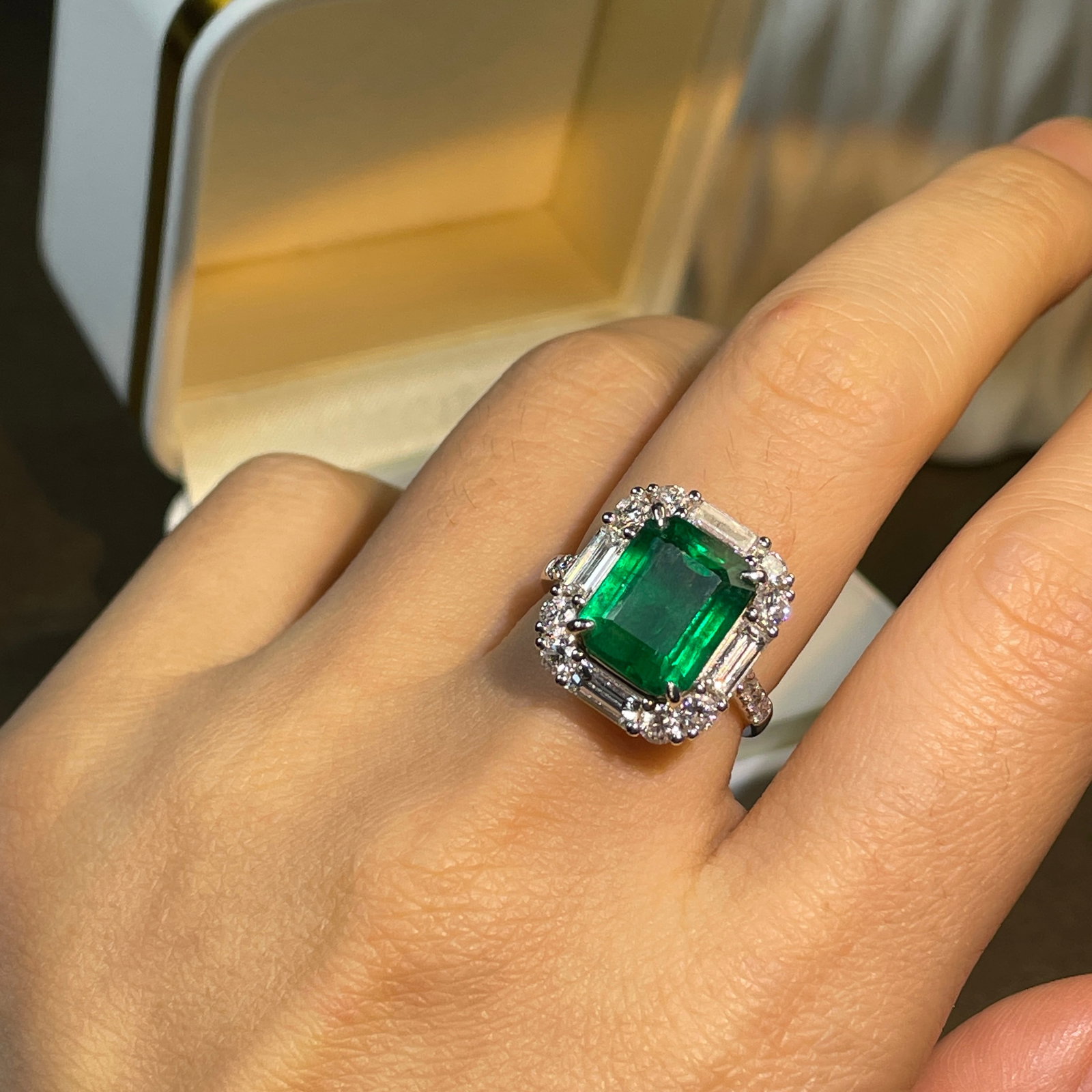 14k Gold 5.2 Ctw Vivid Green Natural Emerald & Diamond Ring - 7