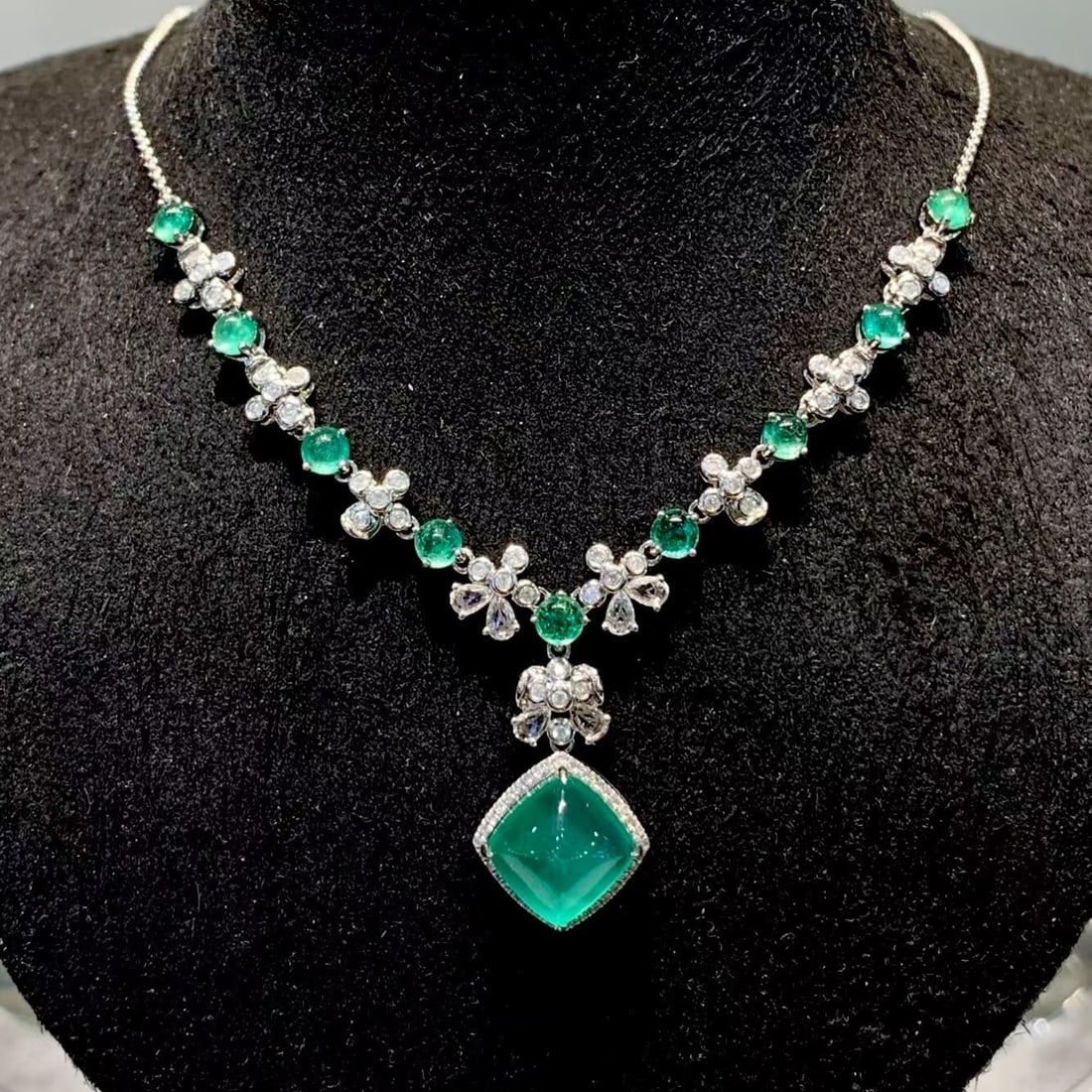 14k Gold 5.02 Ct Natural Emerald & Diamond & Sapphire Necklace - 2