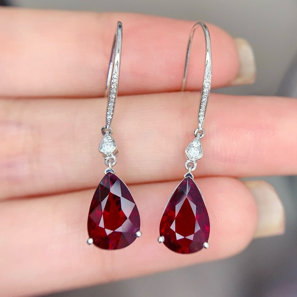 14k Gold 4.8 Ct Natural Tourmaline & Diamond Earrings: Ref:231171023 // gold content:14k gold // main gemstone:tourmaline // shape:pear // carat weight:4. 8ct // color:red // treatment:natural // // adjacent gemstone 2 : diamond // shape:round // clarity