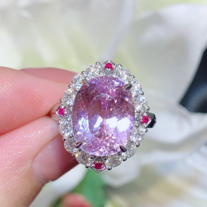 14k Gold 7.7 Ct Natural Kunzite & Diamond Ring: Ref:231171058 // gold content:14k gold // ring size:7. 25us // // main gemstone:kunzite // shape:oval // carat weight:7. 7ct // color:purple // treatment:natural // // adjacent gemstone 2 : diamond