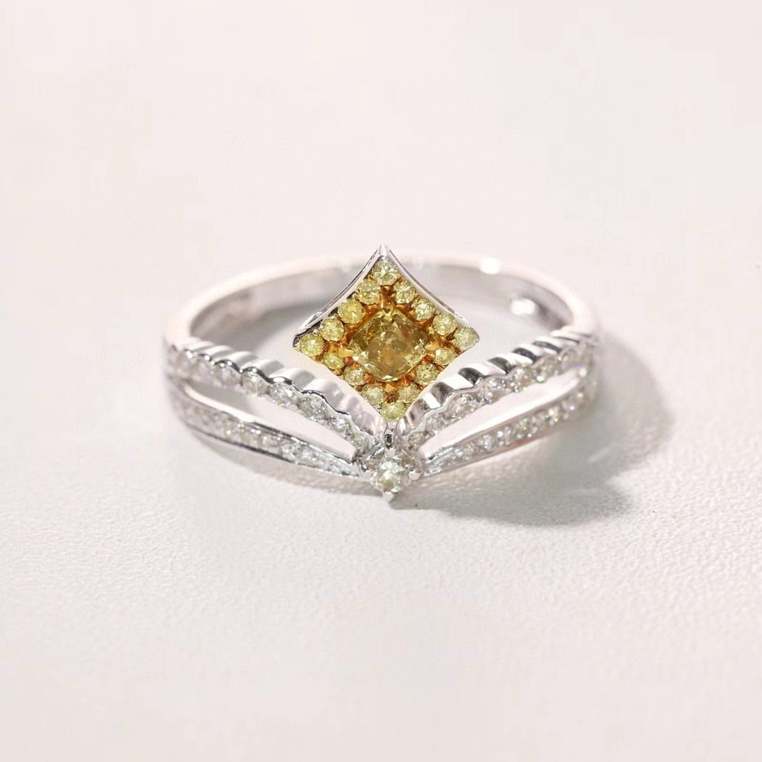 14k Gold 0.52 Ctw Natural Yellow Diamond & Diamond Ring - 6