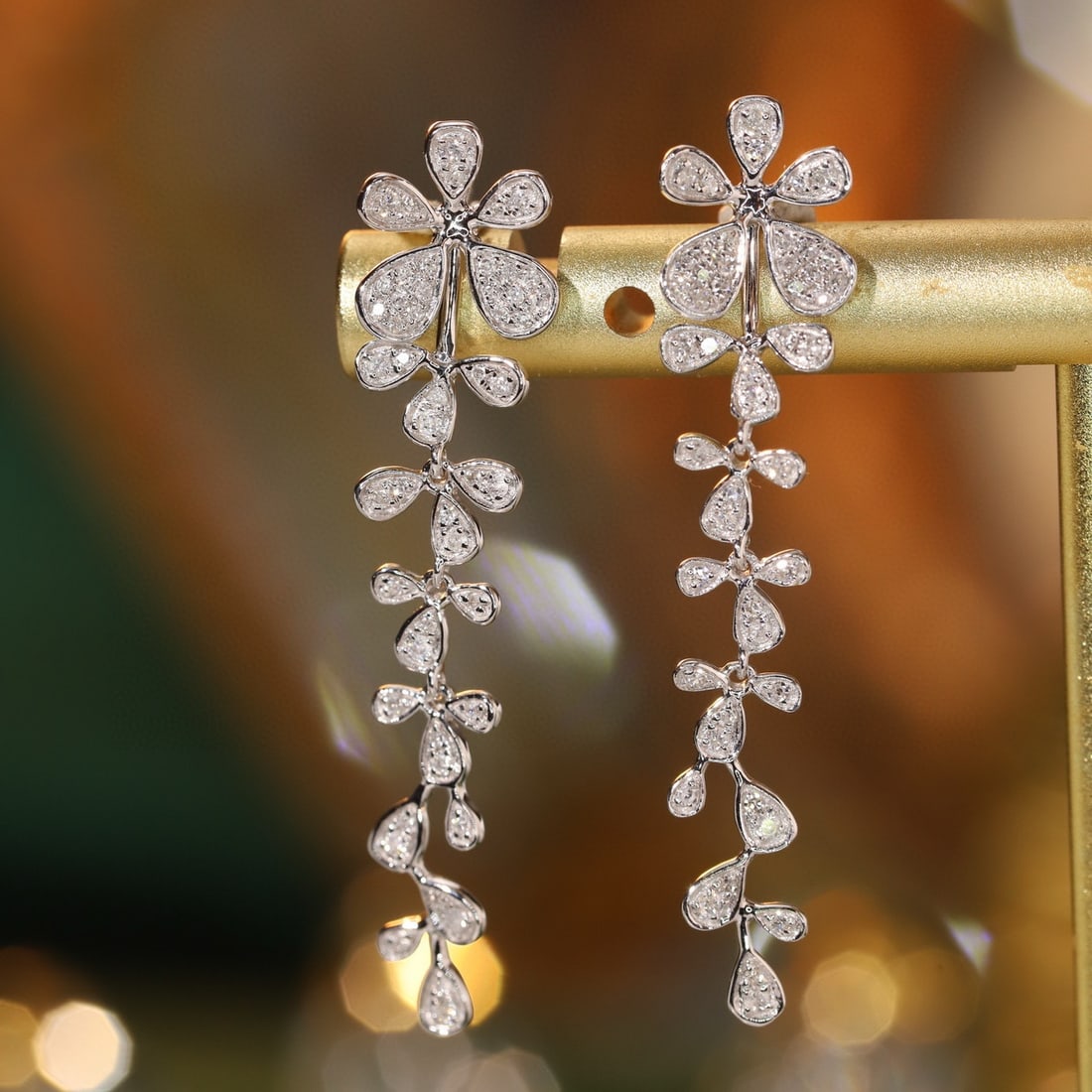14k Gold 0.4 Ct Natural H Diamond Earrings: Ref:231171099 // gold content:14k gold // main gemstone:diamond // shape:round // carat weight:0. 4ct // clarity grade:vs-si // color:h // treatment:natural // cut grade:g // Condition: New High