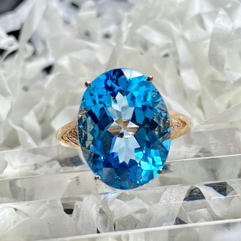 14k Gold 9.25 Ct Natural Topaz & Diamond Ring: Ref:231171107 // gold content:14k gold // ring size:7. 25us // // main gemstone:topaz // shape:oval // carat weight:9. 25ct // color:blue // treatment:natural // // adjacent gemstone 2 : diamond //