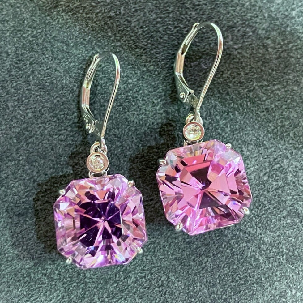 14k Gold 20.5 Ct Natural Kunzite & Diamond Earrings: Ref:231171109 // gold content:14k gold // main gemstone:kunzite // shape:octagonal // carat weight:20. 5ct // color:purple // treatment:natural // // adjacent gemstone 2 : diamond // shape:round //