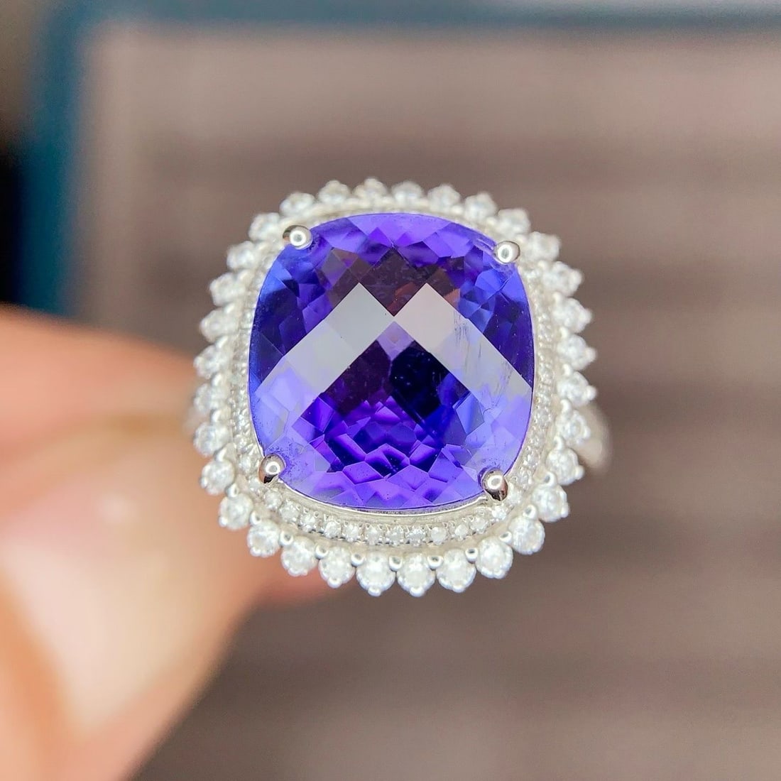 14k Gold 4.5 Ct Natural Tanzanite & Diamond Ring: Ref:231171114 // gold content:14k gold // ring size:7. 25us // // main gemstone:tanzanite // shape:cushion // carat weight:4. 5ct // color:bluish purple // treatment:natural // // adjacent gemstone 2