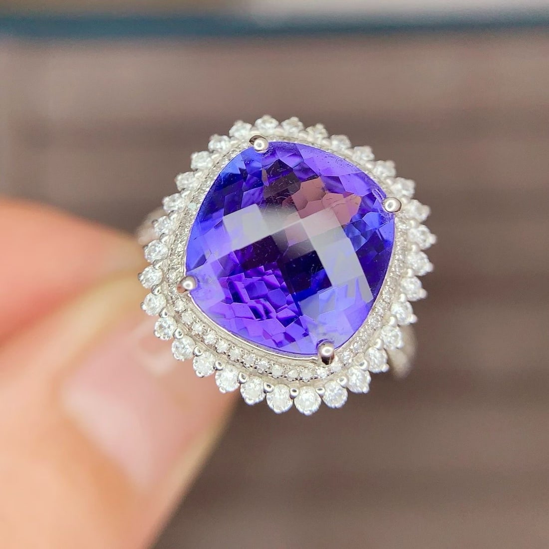 14k Gold 4.5 Ct Natural Tanzanite & Diamond Ring - 3