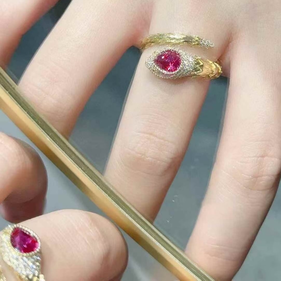 14k Gold 0.97 Ctw Vivid Red Natural Ruby & Diamond & Snake Ring - 4