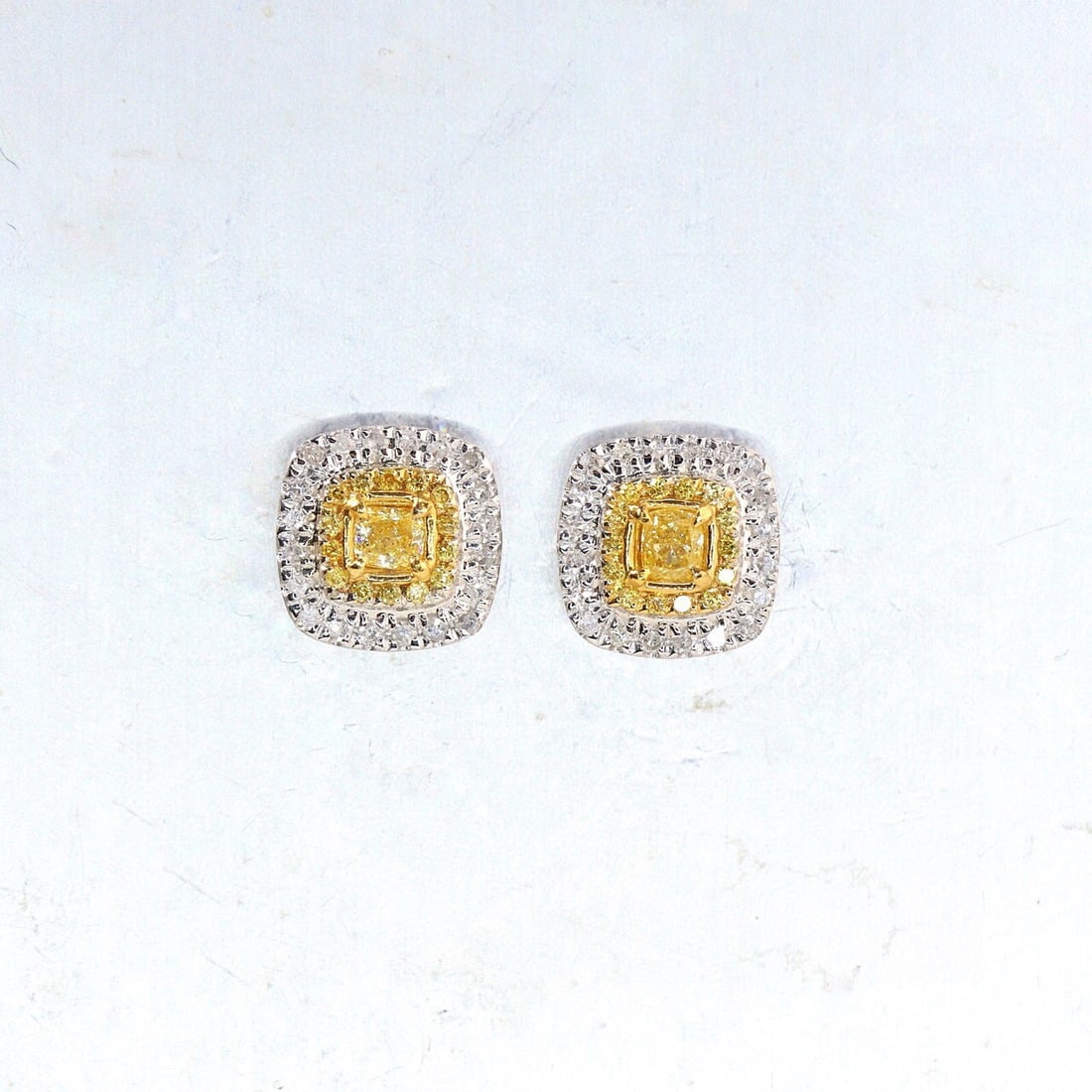 14k Gold 0.5 Ct Natural Color Diamond Earrings - 8