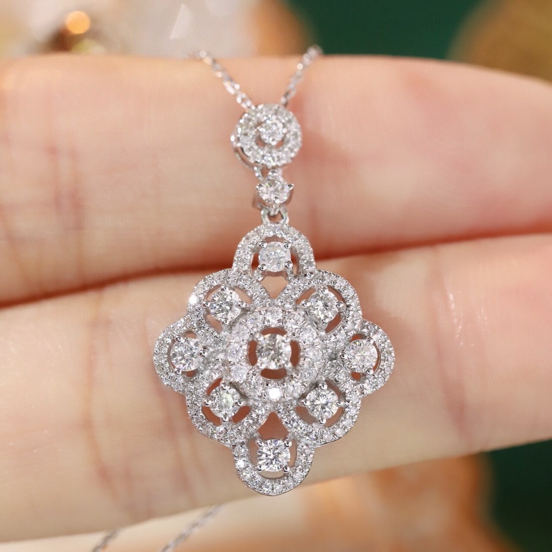 14k Gold 0.85 Ct Natural H Diamond Necklace: Ref:231171153 // gold content:14k gold // main gemstone:diamond // shape:round // carat weight:0. 85ct // clarity grade:vs-si // color:h // treatment:natural // cut grade:g // Low Estimate: 2400