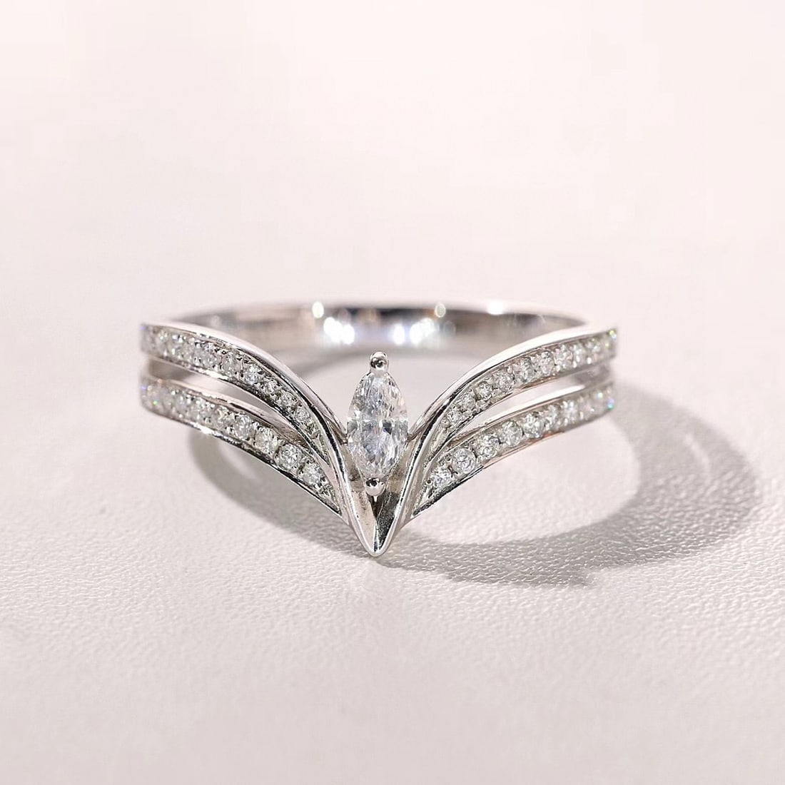 14k Gold 0.32 Ct Natural H Diamond Ring - 2