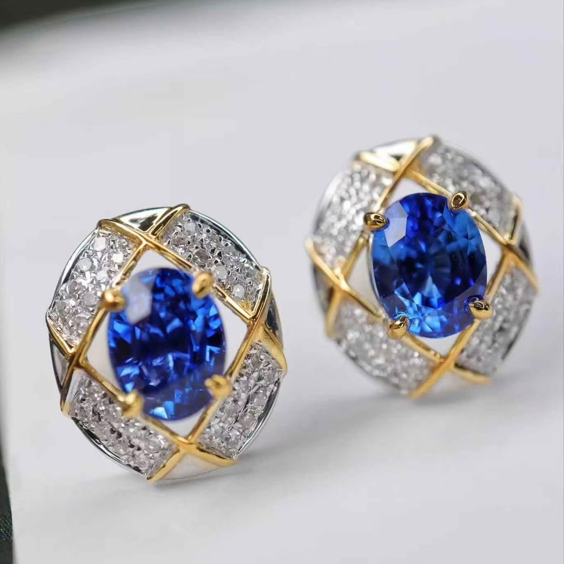 14k Gold 1.67 Ctw Natural Sapphire & Diamond Earrings: Ref:231171211 // gold content:14k gold // main gemstone:sapphire // shape:oval // carat weight:1. 48ct // color:cornflower blue // treatment:natural // // adjacent gemstone 2 : diamond // shape:round