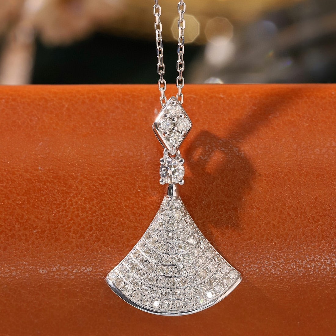 14k Gold 0.65 Ctw Natural H Diamond Necklace: Ref:231171228 // gold content:14k gold // main gemstone:diamond // shape:round // carat weight:0. 1ct // clarity grade:vs-si // color:h // treatment:natural // cut grade:g // // adjacent gemstone 2 :
