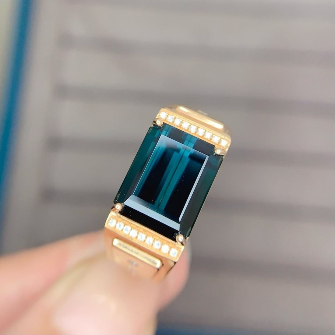 14k Gold 7 Ct Natural Tourmaline & Diamond & Men¡¯s Ring: Ref:231171249 // gold content:14k gold // ring size:8us // // main gemstone:tourmaline // shape:octagonal // carat weight:7ct // color:blue // treatment:natural // // adjacent gemstone 2 : diamond //