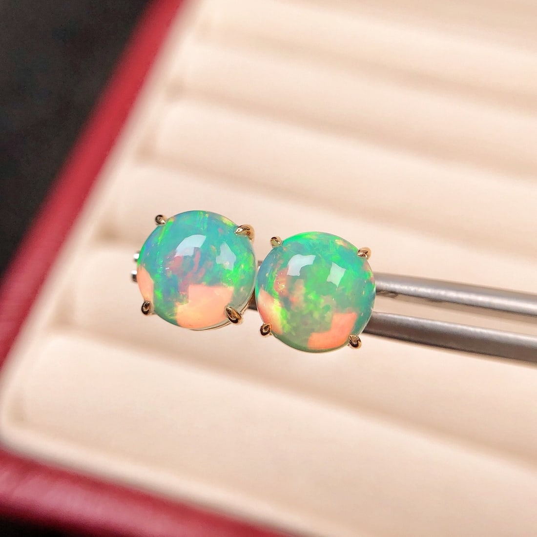 14k Gold 2.54 Ct Natural Opal Earrings: Ref:231172027 // gold content:14k gold // main gemstone:opal // shape:round // carat weight:2. 54ct // color:color // treatment:natural // cut grade:g // Condition: New High Estimate: 2500 Low