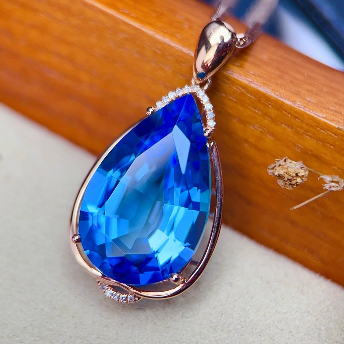 14k Gold 20.50 Ctw Natural Topaz & Diamond Pendant( Without Chain ) - 4